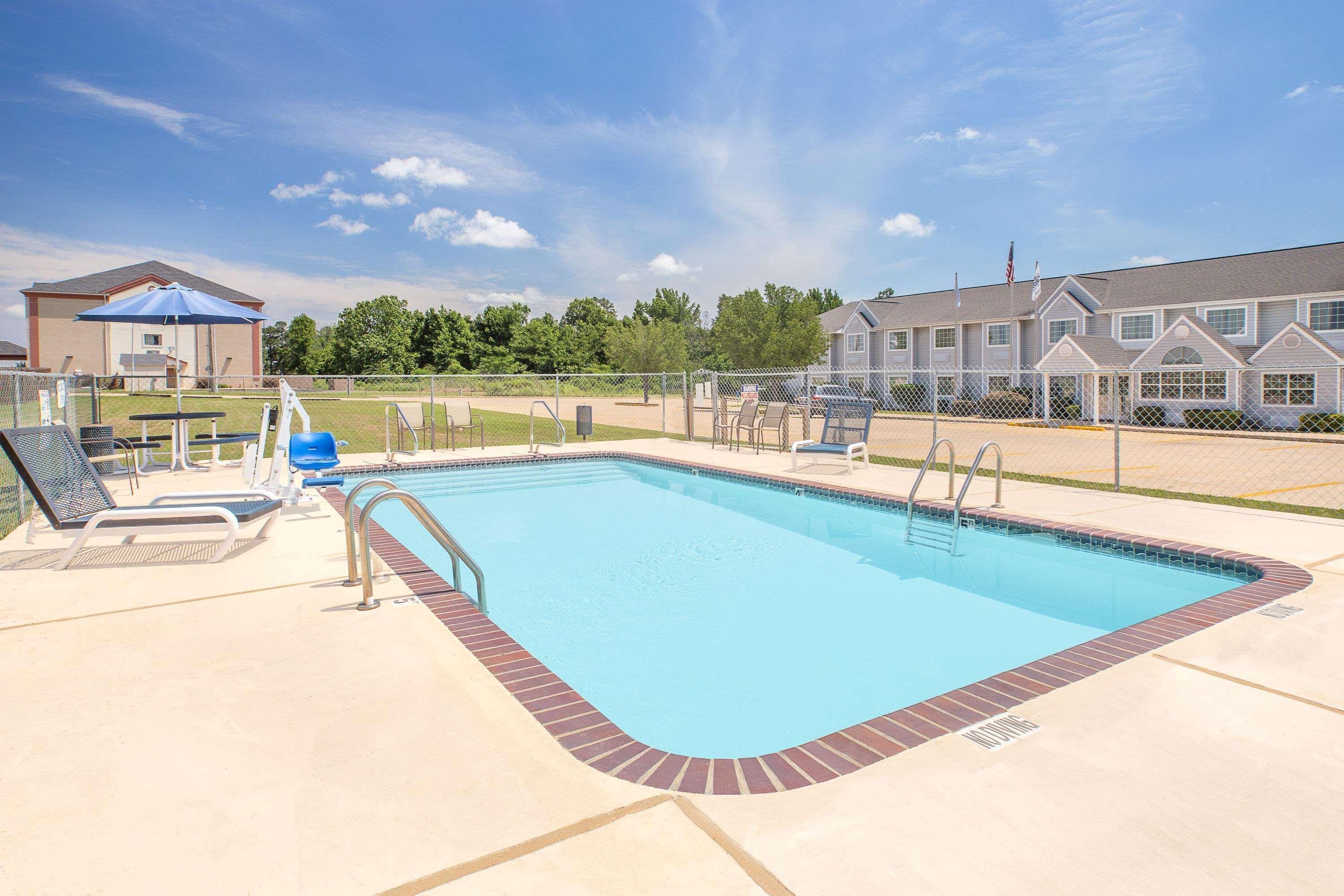 Microtel Inn & Suites By Wyndham Broken Bow Exterior photo