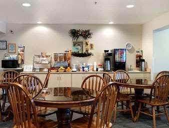 Microtel Inn & Suites By Wyndham Broken Bow Restaurant photo